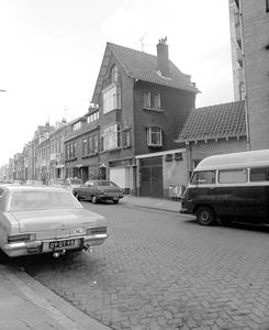 882365 Gezicht op de voorgevels van de huizen Obrechtstraat 1-hoger te Utrecht, uit het zuiden.